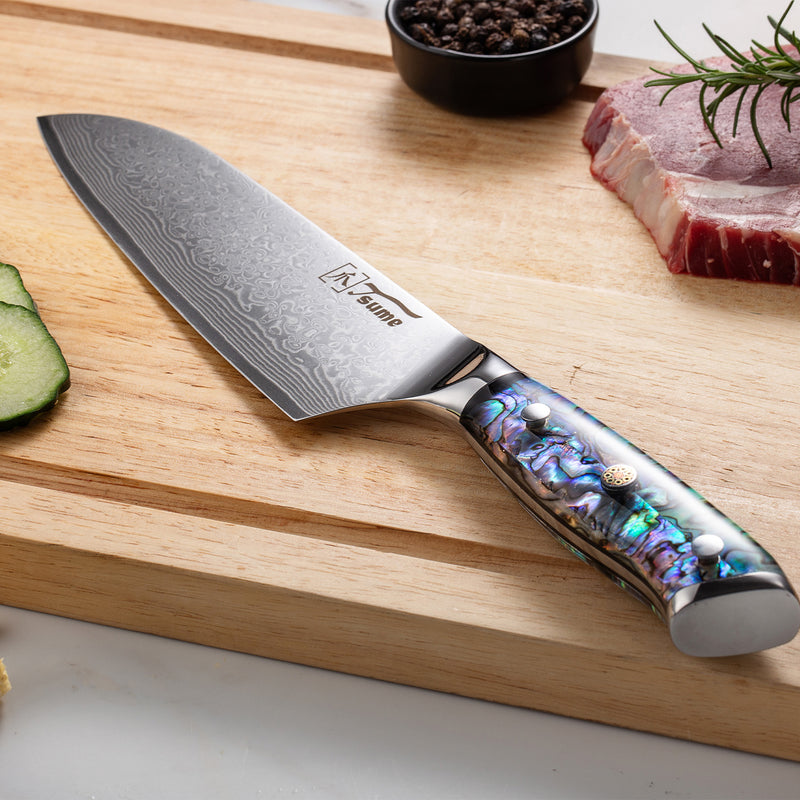 santoku messer abalone auf schneidebrett