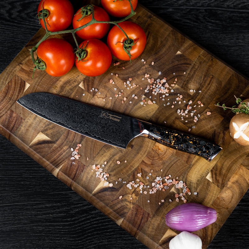 santoku messer carbon gold auf schneidebrett